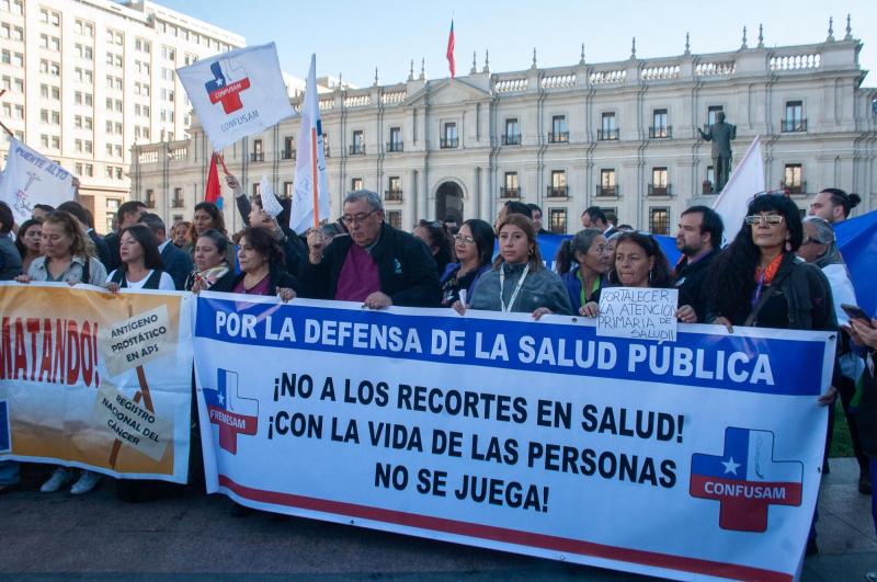 Agencia Uno - Alcaldes de oposición llegan hasta La Moneda para manifestarse en contra de los recortes anunciados por el Gobierno del Presidente Kast en salud pública