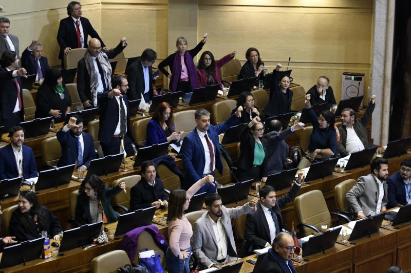 Agencia Uno- Oposición lamentó despacho de la megarreforma al Senado