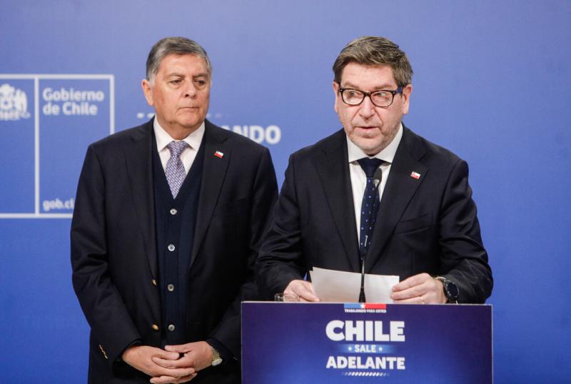 Agencia Uno - Biministro Alvarado (izq.) y biministro Mas (der.) anunciaron inicio de ayuda para la pesca artesanal