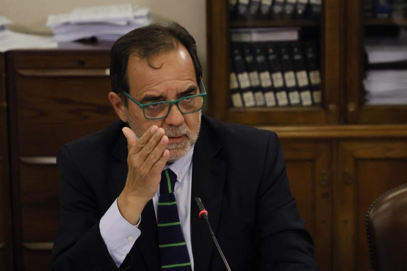Aton- Mulet acusó "fraude" en cifras de producción de Codelco