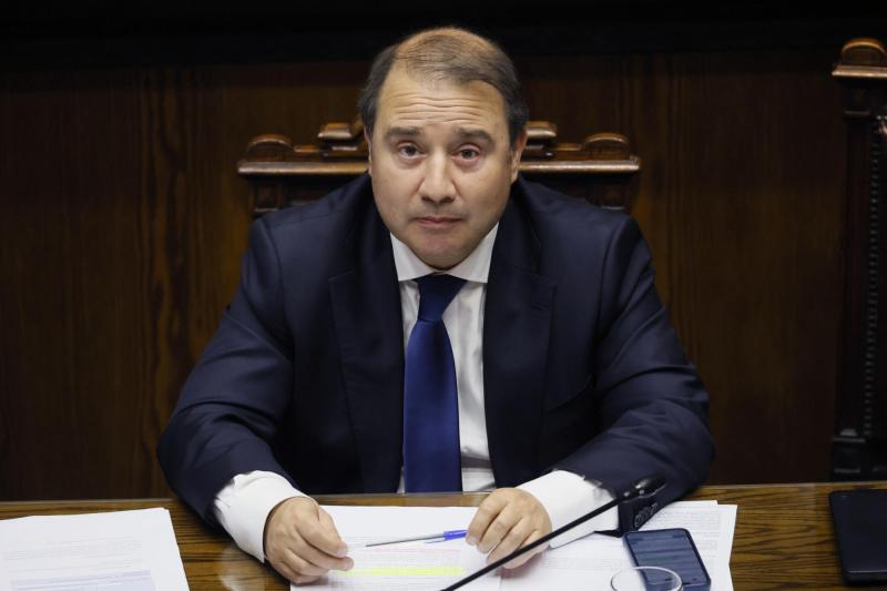 Aton - El director de migraciones Frank Sauerbaum