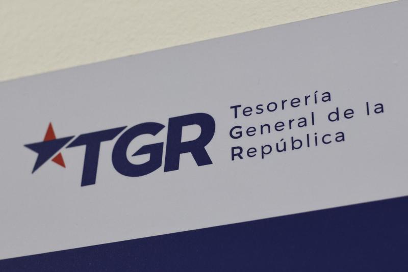 Mujer logró frenar amenaza de embargo por deuda CAE: Corte cuestionó actuar de Tesorería - Aton