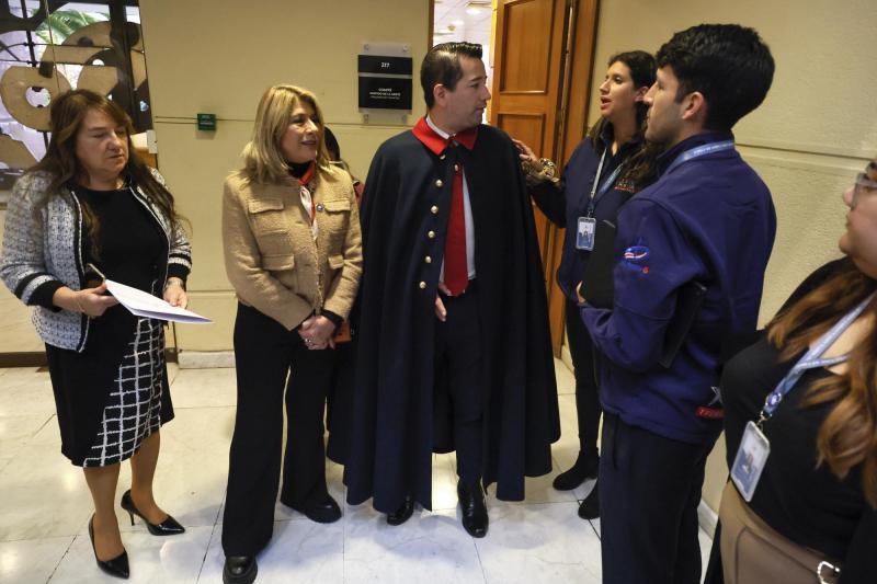 Diputado Olivares (PDG) protagonizó tenso cruce con Pizarro - Aton