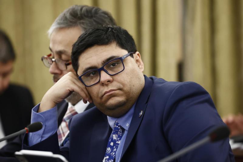 Aton- Meza instó a Valenzuela a leer la Constitución
