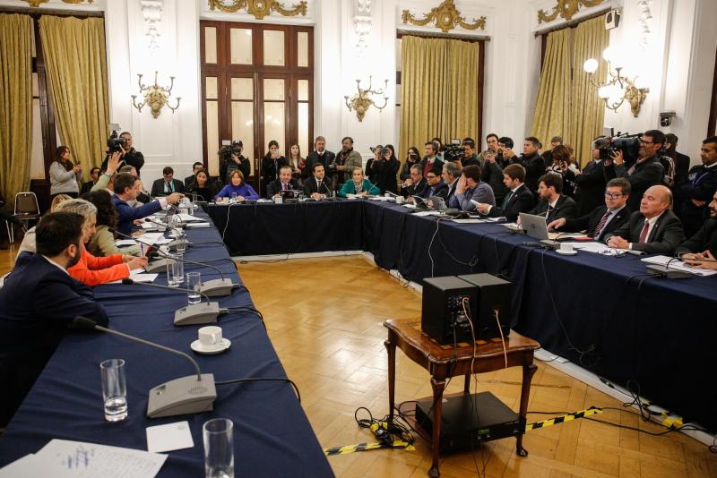 ATON - Comisión de Hacienda discute proyecto de Reconstrucción