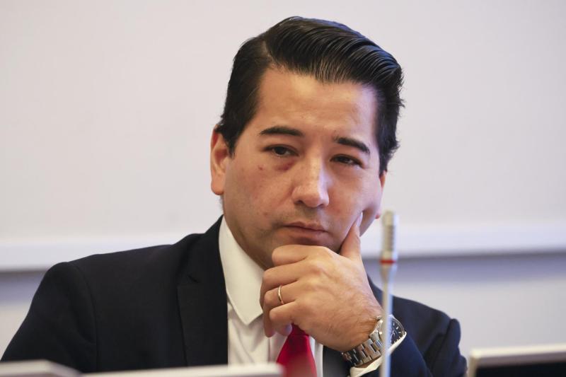 Aton - Diputado Olivares anuncia querella tras agresión