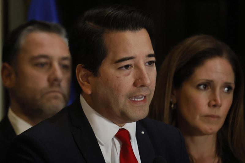 Aton- Diputado Javier Olivares