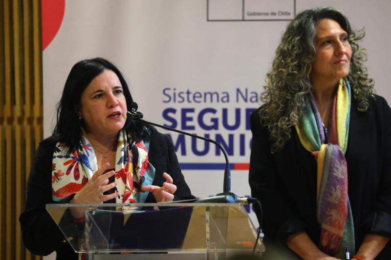 Aton- Ministra de Seguridad, Trinidad Steinert, y subsecretaria Ana Victoria Quintana