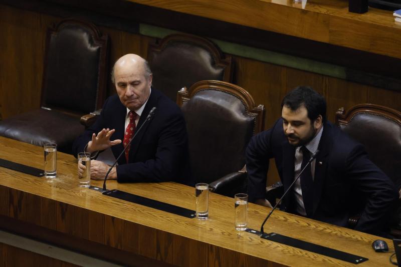 Aton- Cámara discute megarreforma de Jorge Quiroz