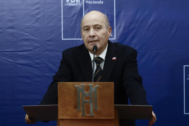 ATON - Ministro de Hacienda, Jorge Quiroz