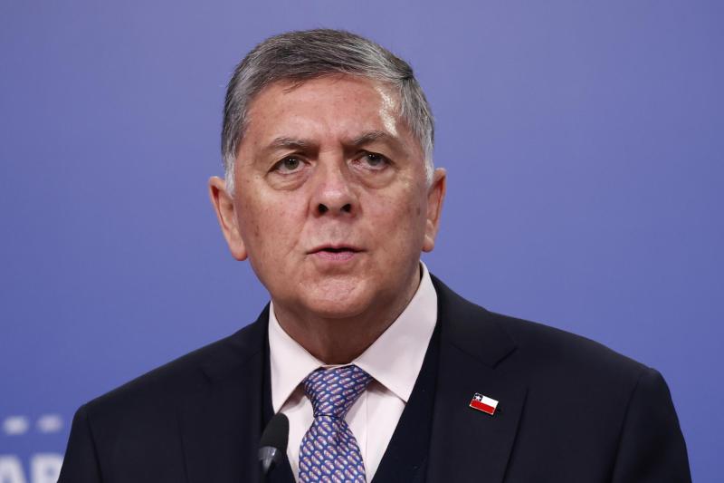 Aton- Biministro Claudio Alvarado defendió a Quiroz