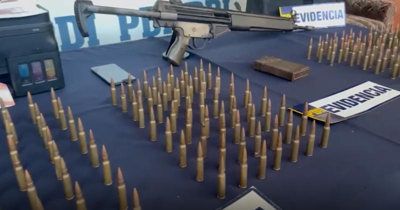 Incautan fusil de guerra y máquina para falsificar dinero en San Bernardo