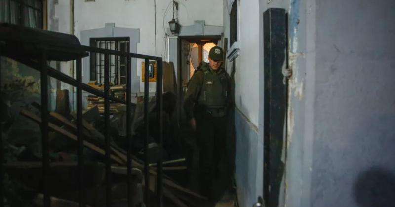 Encuentran lápida de 1974 y restos óseos en casa de Providencia: PDI investigó el impactante descubrimiento - Fotografías de Hans Scott / Agencia UNO