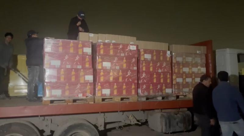 Detiene a dos sujetos por robo a camión de licores: Botín estaba avaluado en $300 millones