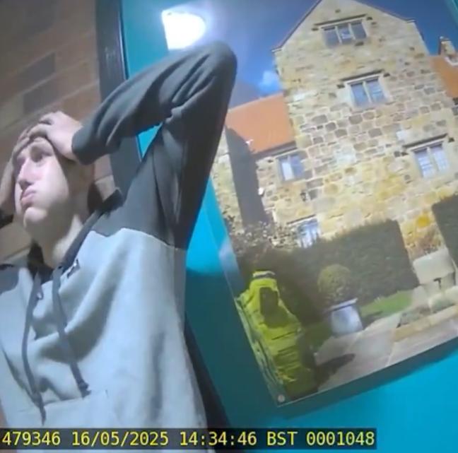 Joven atropelló y mató a una anciana en Inglaterra: iba drogado y usando el celular en una bicicleta eléctrica