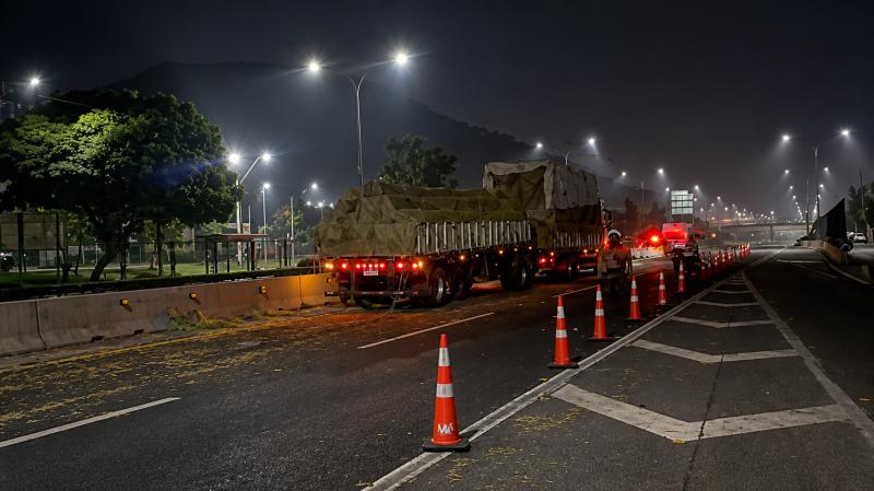Camión perdió su carga en plena carretera y dejó a adulta mayor fallecida - Captura