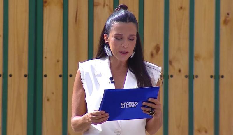 Canal 13 - Karla Constant anuncia salida de Cata Gaete