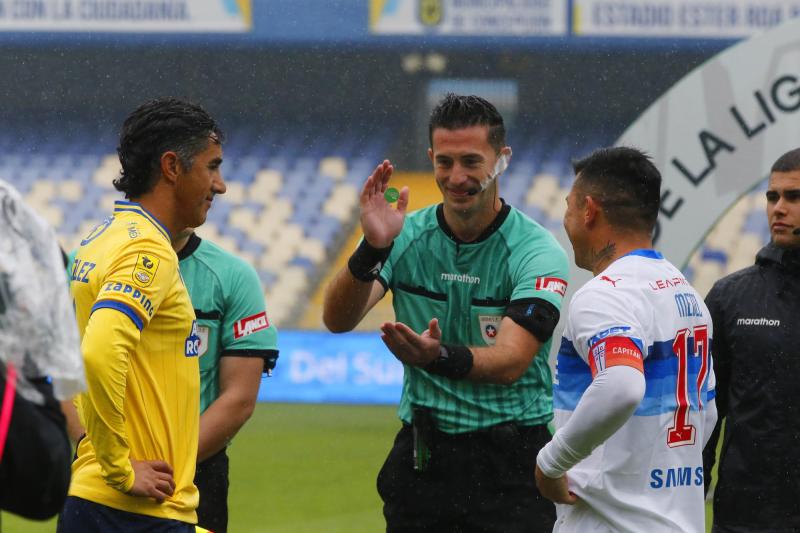 Árbitros chilenos responden a críticas de Daniel Garnero - Photosport