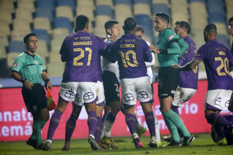 La caótica pelea entre Concepción y Huachipato por la Copa de la Liga - Photosport