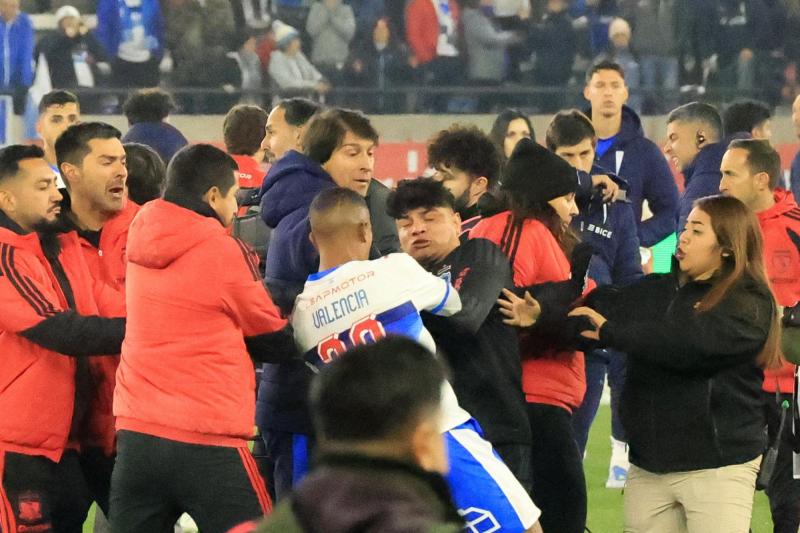 Qué denunció el informe arbitral de la pelea en el Clásico - Photosport