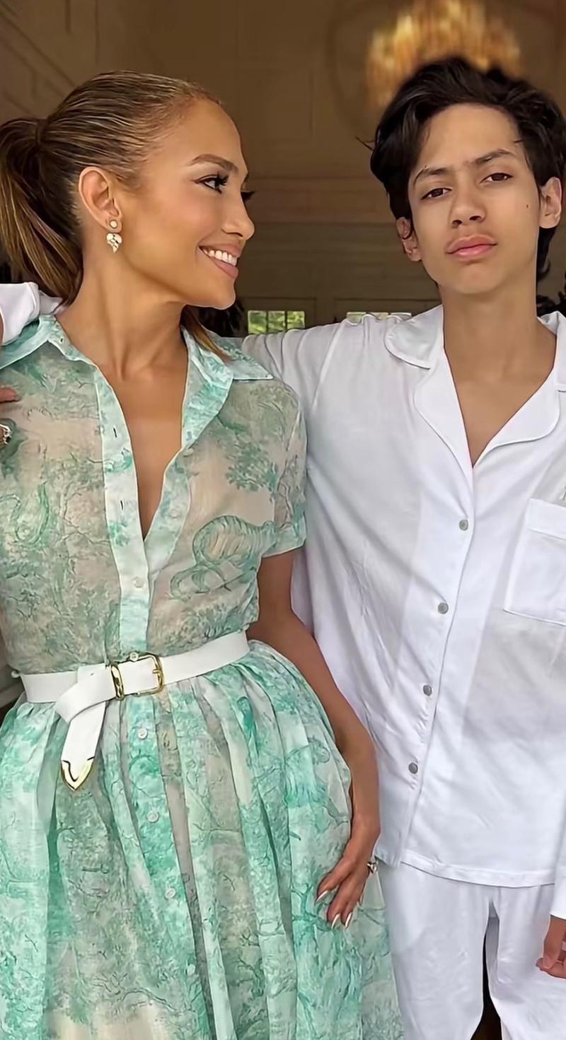 Instragram - JLo y su hijo Max