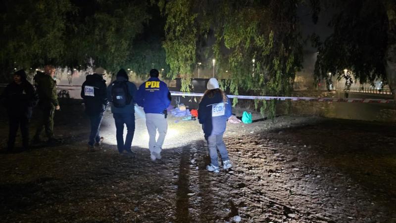 Investigan muerte de hombre baleado en ribera del río Mapocho
