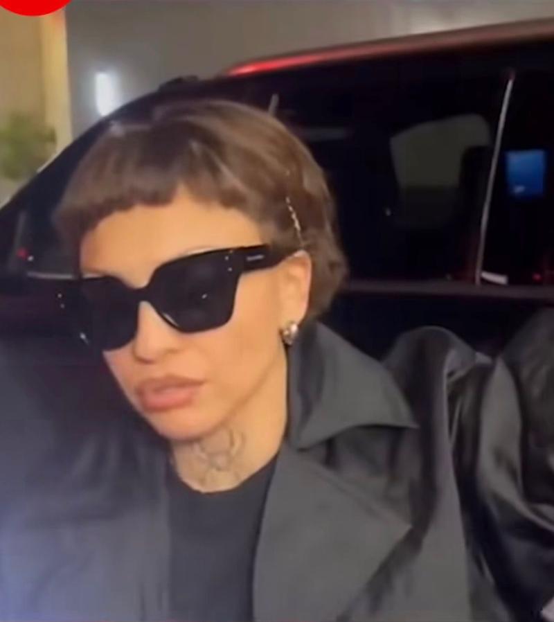 Instagram (@elisaberistain) - Mon Laferte llegando a México