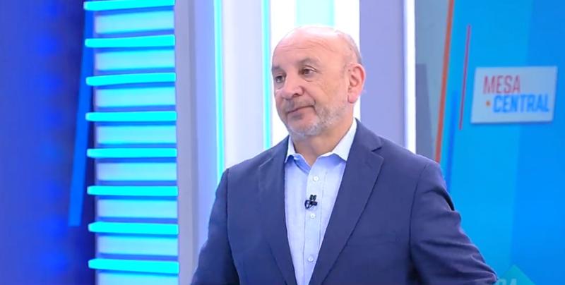 Senador Castro critica recortes en Salud - Mesa Central