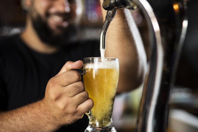 Freepik - Una taberna francesa deberá cesar comercialización de su cerveza "John Lemon"