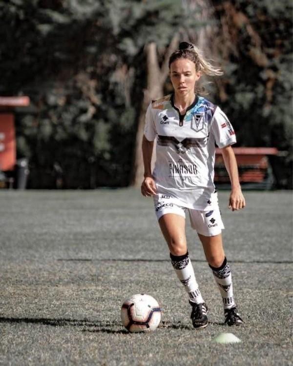 Turista estadounidense maravillada con fútbol amateur de Chile - Santiago Morning