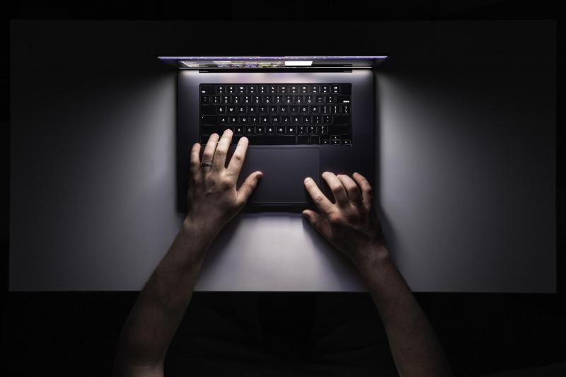 Freepik - Pedófilo preso sacó puntaje nacional y logró que Gendarmería le entregue internet para estudiar