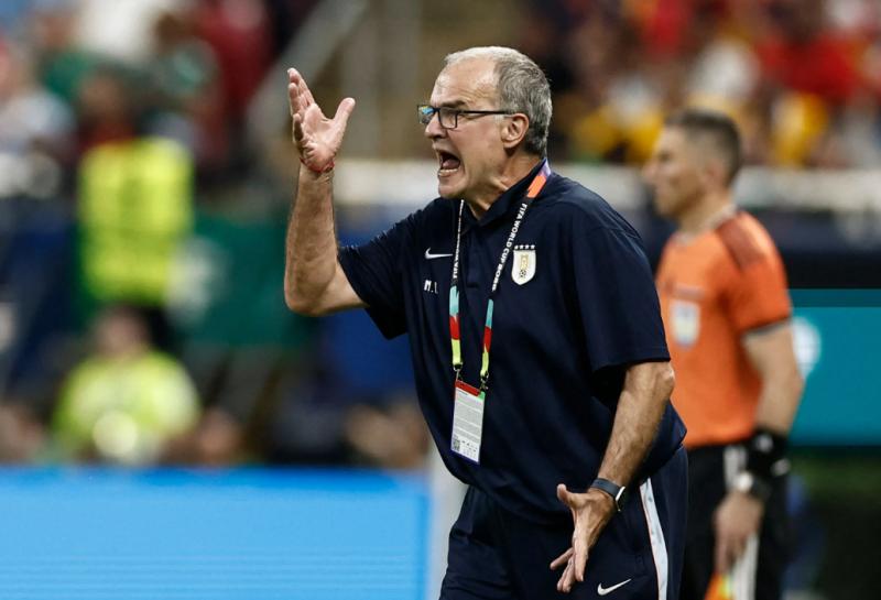 AFP - "Tiró una frase fuerte": Revelan últimas palabras de Marcial Bielsa con plantel de Uruguay