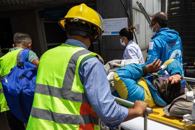 AFP - Guía montaña sobrevivió tras seis días desaparecido en el Everest