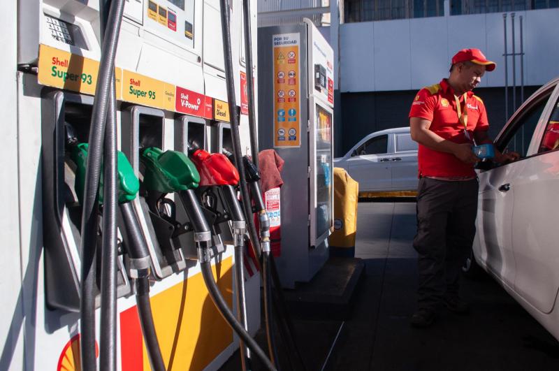 Gobierno anuncia baja en el precio de los combustibles - Agencia Uno
