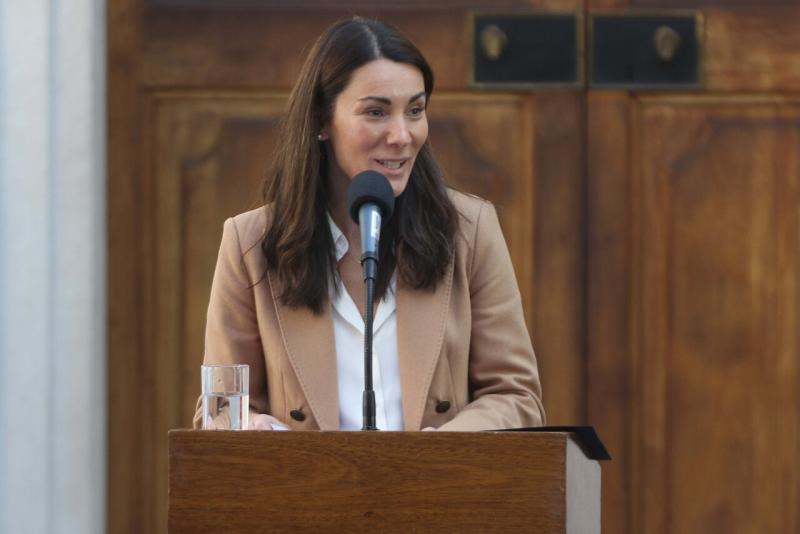 Ministra Arzola se refiera a confiscación de fondos de deudores del CAE - AUNO