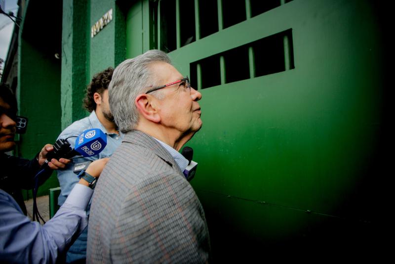 Joaquín Lavín visita a su hijo en Capitán Yáber - AUNO