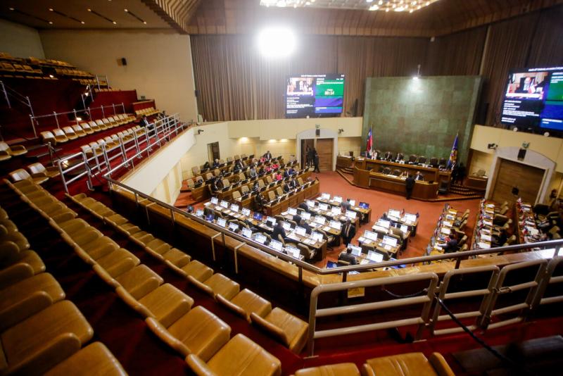 Agencia Uno - Congreso despacha ley de Escuelas Protegidas pero oposición anuncia que acudirá al TC