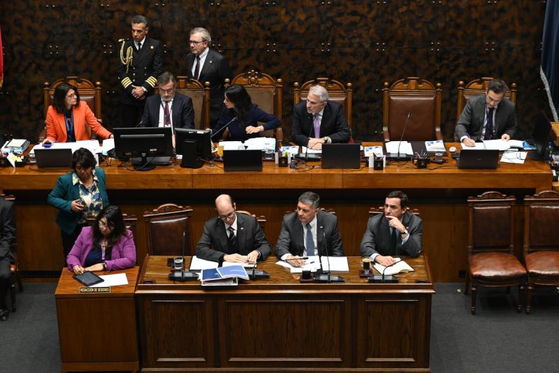 Agencia Uno - Sesión especial del Senado rechazó levantamiento del secreto bancario