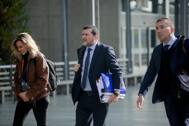 Agencia Uno - Fiscal Héctor Barros (cen.) confirmó que hay una ejecutiva bancaria detenida en Operación Tokio