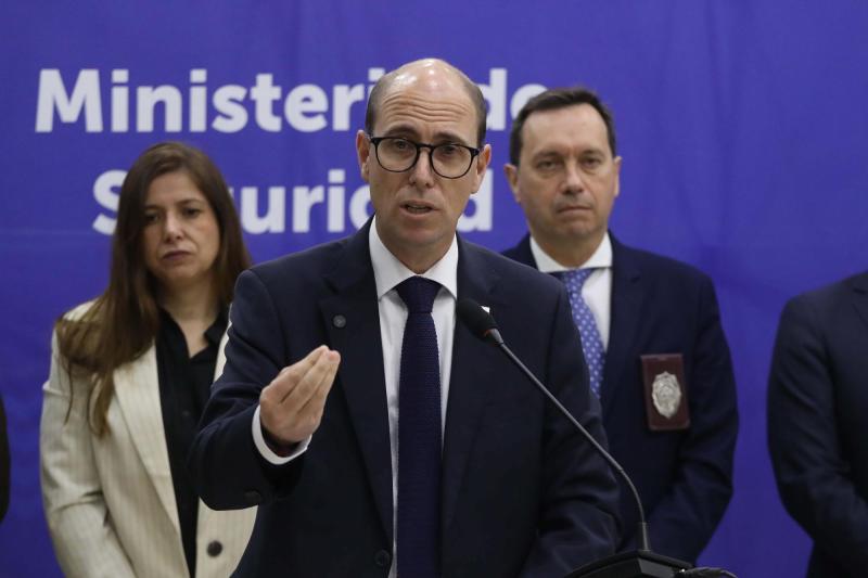 Arrau anuncia urgencia de proyectos que fortalecen a Carabineros - Agencia Uno