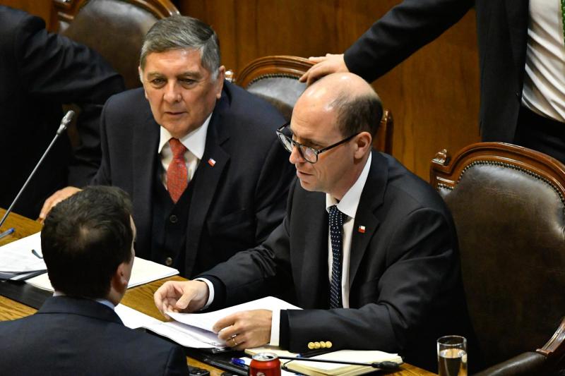 Agencia Uno- Ministros Alvarado y Arrau descartan despliegue de militares