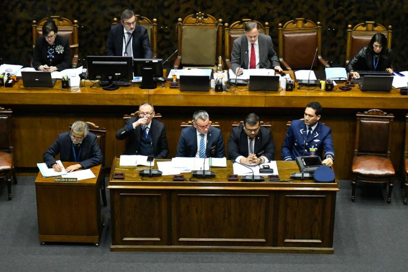Agencia Uno - Sesión especia de la Cámara del Senado por ingreso de niños haitianos