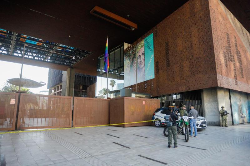 Realizan procedimiento policial en el GAM por aviso de bomba - Agencia Uno