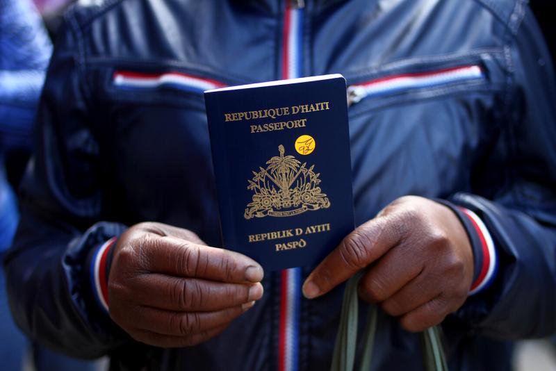 Agencia Uno - En medio de investigación por ingreso de niños haitianos: Migraciones pide frenar "autorizaciones de vuelo" de tres aerolíneas de chárters
