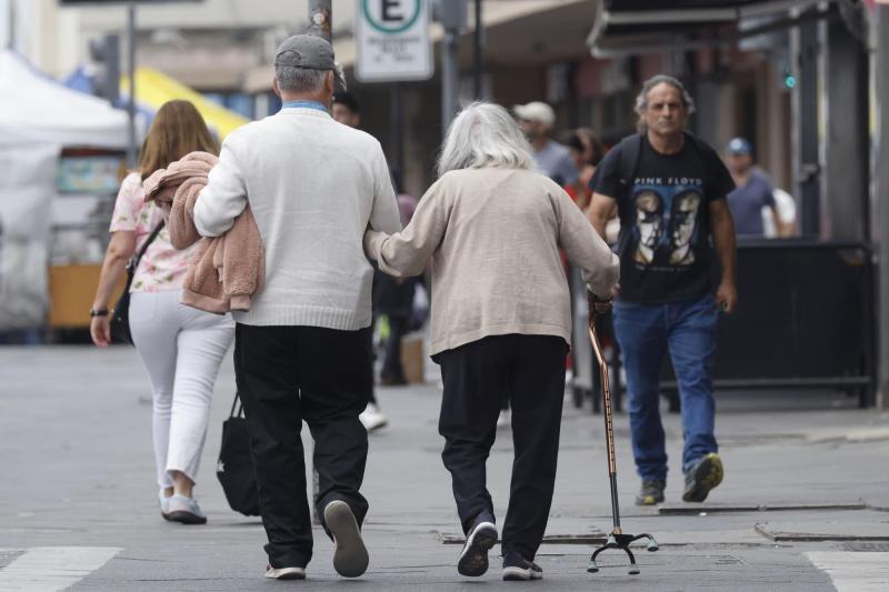 Bonos para adultos mayores: Estos son los beneficios que se entregan durante junio - Aton
