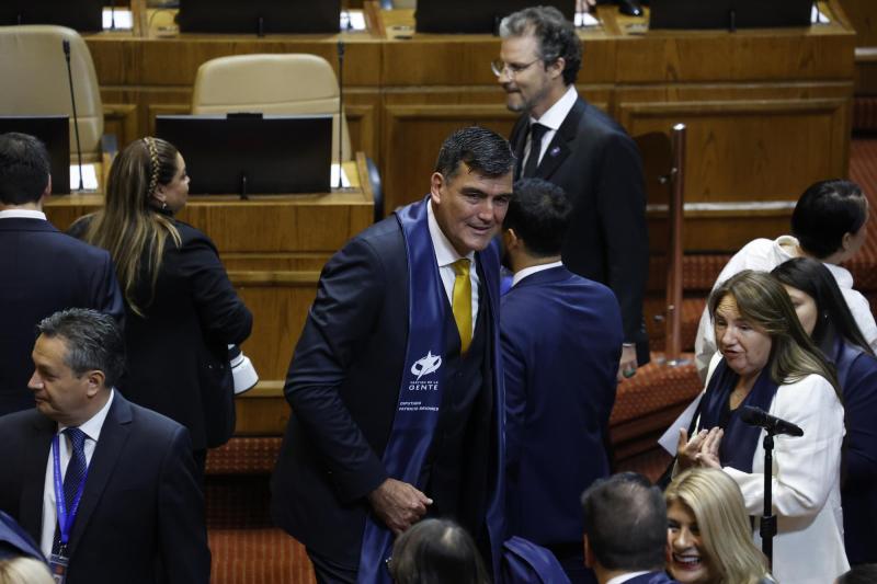 Los nueve diputados que viajaron al extranjero en la semana distrital - Aton