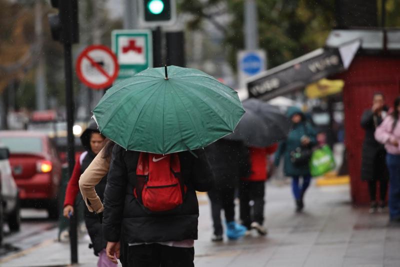 El día de la semana que podría llover en Santiago - Aton