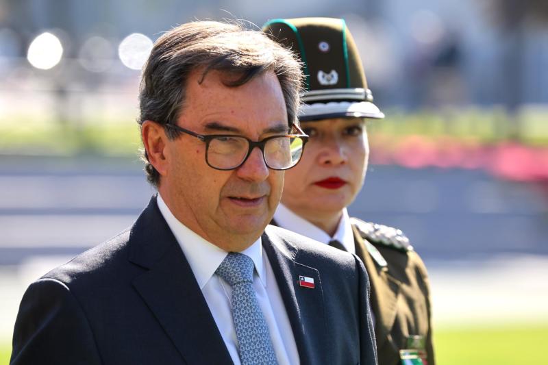 Aton- Fernando Barros, ministro de Defensa