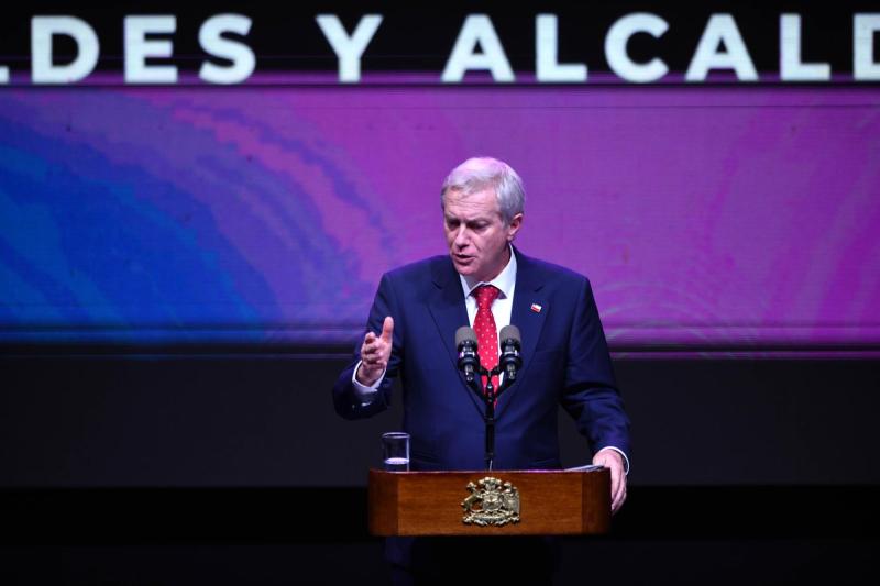 Aton - Toledo explicó por qué interrumpió a Kast en Encuentro Nacional de Alcaldes