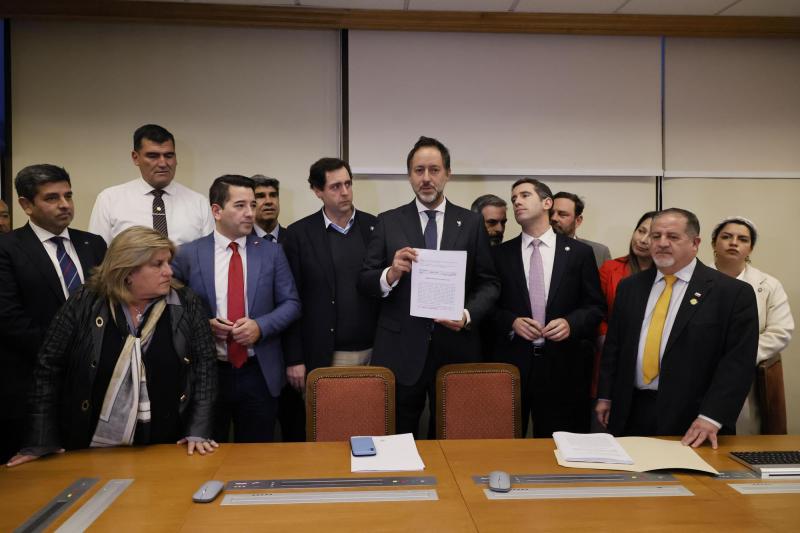 ATON - Los parlamentarios que firmaron la acusación constitucional contra el exministro Grau